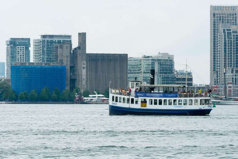 Toronto: City Views Harbor Cruise - Live Commentary Makes the Difference