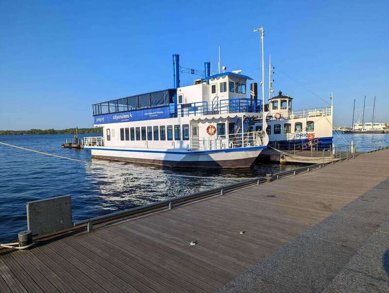 Toronto: City Views Harbor Cruise - Comfort, Food, and the Onboard Setup