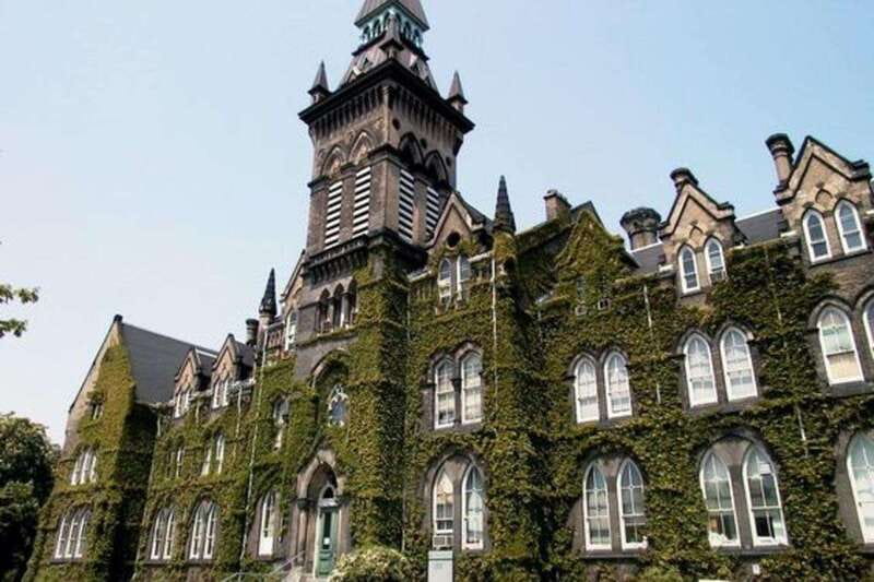 Toronto: Distillery & Old Town Private Walking Tour - Mackenzie House and the city’s more troubling stories