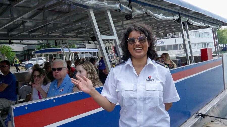 Toronto Downtown Walking Tour With Tower and Harbour Cruise - Who will like this Toronto tour?