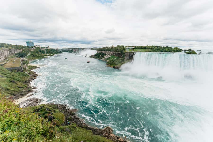 Toronto: Falls Day Tour with Boat Cruise & Niagara-the-Lake - Key points at a glance