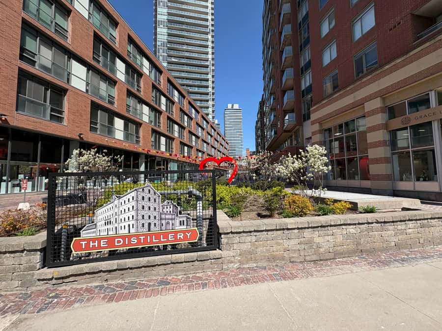 Toronto: Great White North Food Tour - Walking through Old Town Toronto
