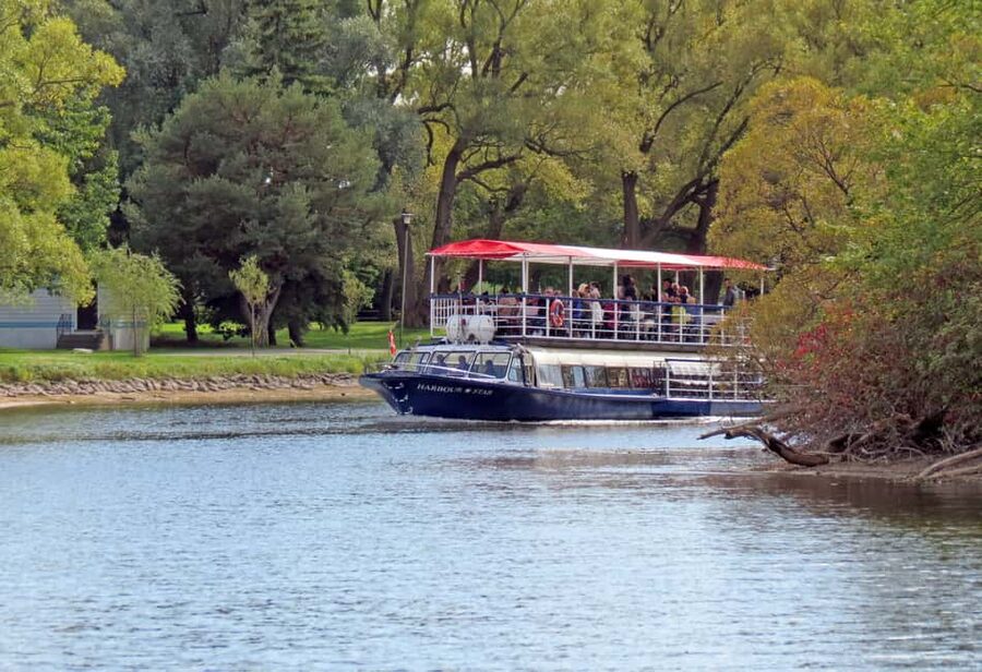 Toronto: Guided Harbour and Islands Sightseeing Cruise - Choosing your seat on the Harbour Star