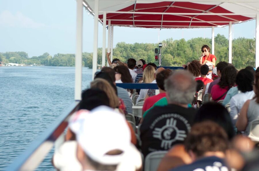 Toronto: Guided Harbour and Islands Sightseeing Cruise - The best photo position comes near the return