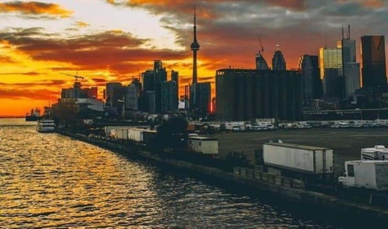Toronto: Guided Walking Tour of Must-See Attractions - Starting near the Art Gallery of Ontario