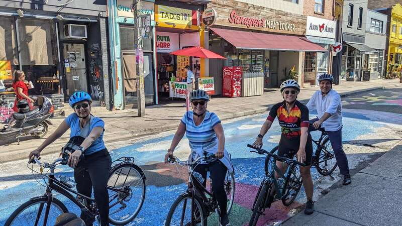 Toronto: Heart of Downtown 3.5-Hour Bike Tour - From the Financial District to old Toronto streets