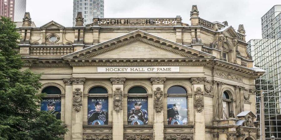 Toronto Highlights Walking Tour with Tower Entry - Practical ways to get more from the 90 minutes