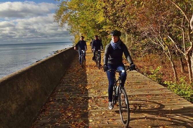 Toronto Islands Morning Bike Tour - A stop for snacks and a closer look at island life