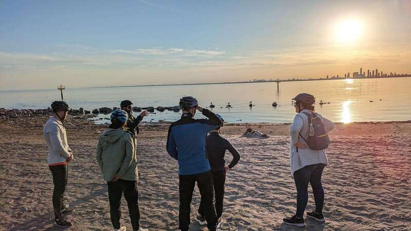 Toronto Islands: Morning or Twilight 3.5-Hour Bike Tour - Beaches, cottages, and the Royal Canadian Yacht Club