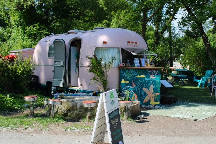 Toronto Islands: Sunrise Breakfast Bicycle Tour - The water taxi changes the pace