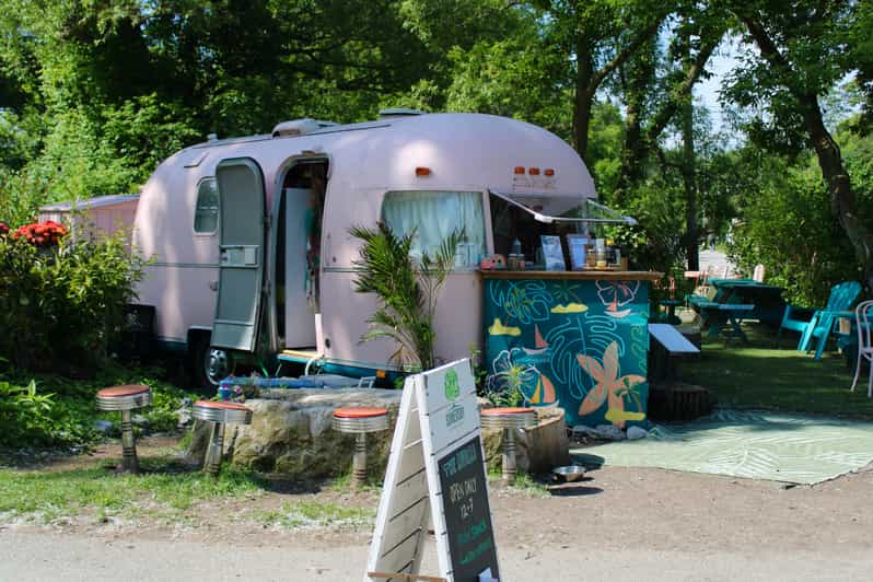 Toronto Islands: Sunrise Breakfast Bicycle Tour - From cobblestones to the harbourfront