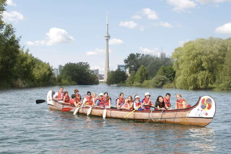 Toronto Islands: Voyageur Canoe Tour - Learning to paddle as a team