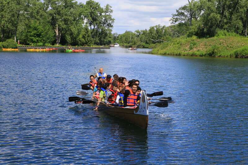 Toronto Islands: Voyageur Canoe Tour - Meeting the guide at Centre Island