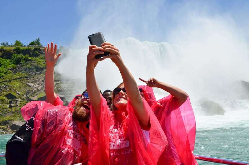 Toronto: Niagara Falls Bus Tour with Maple Tasting and NOTL - Key points before you book