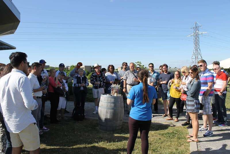 Toronto: Niagara Falls Day Tour with Boat Option - Niagara-on-the-Lake in one hour
