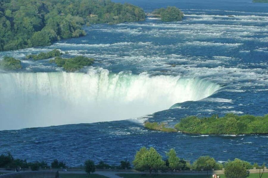 Toronto: Niagara Falls Day Tour with Boat Option - Wine tasting at an award-winning winery