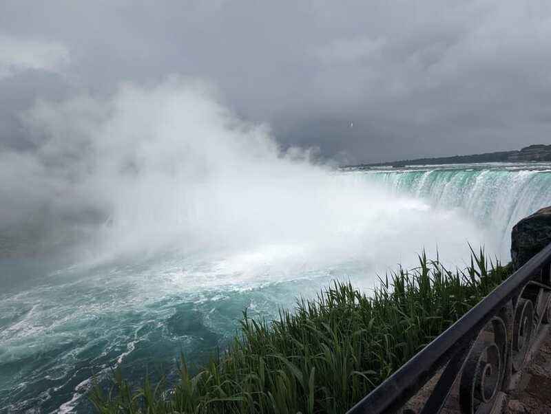 Toronto: Niagara Falls Day Tour with Boat Tour Option - Maple syrup and chocolate tastings
