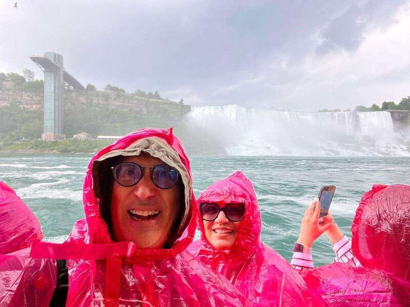 Toronto: Niagara Falls Day Tour with Niagara City Cruise - Maple syrup, chocolate, and fudge with a Canadian touch