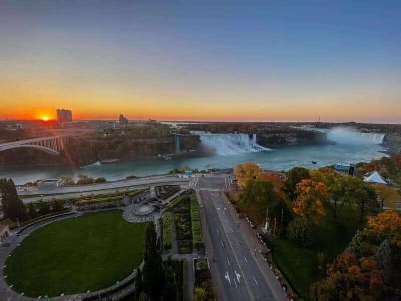 Toronto: Niagara Falls Day Tour with Niagara City Cruise - Timing, comfort, and the practical tradeoffs