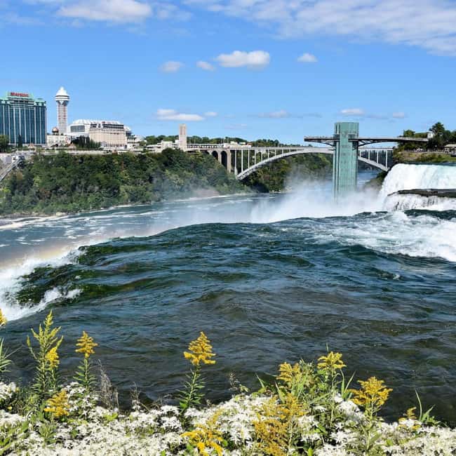 Toronto, Niagara Falls & Thousand Islands 3-day Tour from NY - Day two: the Canadian side of Niagara