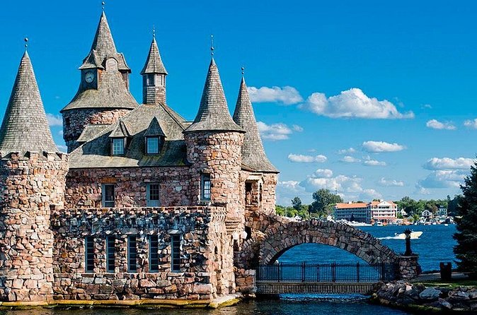 Toronto, Niagara Falls & Thousand Islands VIP 2–Day Trip - What the guides add to the trip