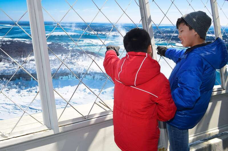 Toronto: Niagara Falls Tour with Boat and Lunch - Three hours around the falls and Clifton Hill