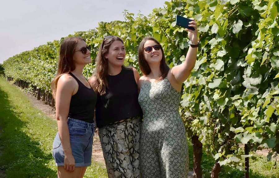 Toronto: Niagara-on-the-Lake, Wine Tasting & Chocolate Tour - A full day in Niagara wine country from Toronto