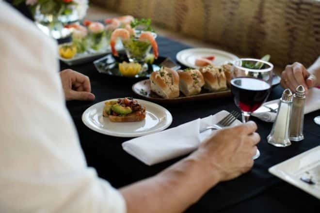 Toronto: Premium Harbor Cruise with Lunch, Brunch, or Dinner - A meal cruise with Toronto’s skyline as the main course