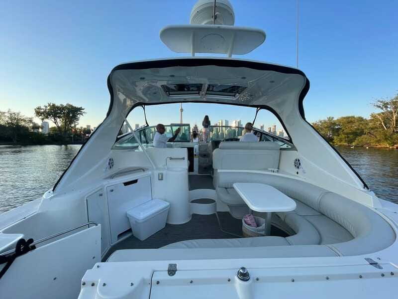 Toronto: Private Luxury Yacht Sightseeing Cruise & Prosecco - Toronto Islands, lagoons, and Gibraltar Point Lighthouse