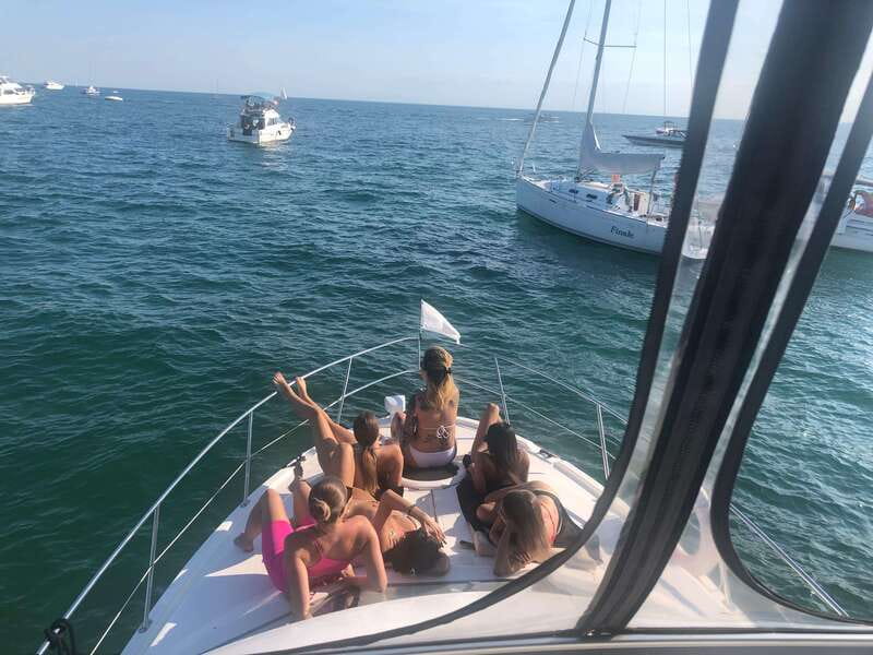 Toronto: Private Luxury Yacht Sightseeing Cruise & Prosecco - Choosing the best seat on the yacht