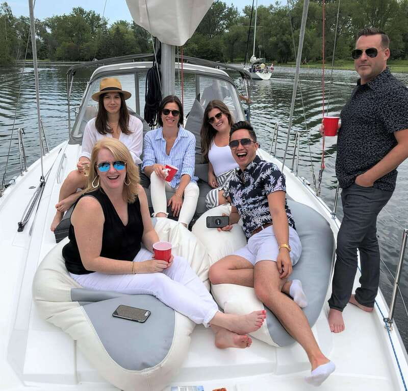 Toronto: Sailing Yacht Cruise of Toronto Harbor and Islands - Sailing past the Toronto Islands