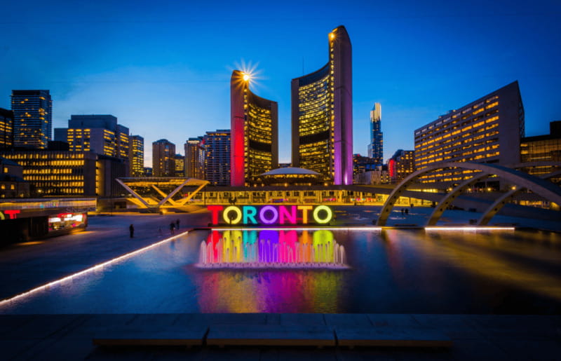 Toronto: Small Group Night Tour with Harbour Boat Cruise - Why Toronto works so well after dark