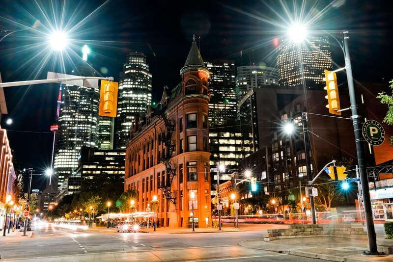 Toronto: Small Group Night Tour with Harbour Boat Cruise - Downtown Toronto by guided van