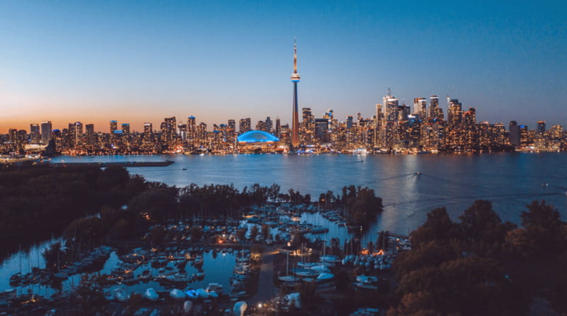 Toronto: Small Group Night Tour with Harbour Boat Cruise - Who will get the most from this evening