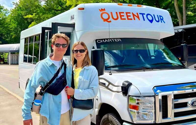 Toronto: Winter Niagara Falls Tour with Attractions Package - Three hours to eat, walk, and explore Clifton Hill