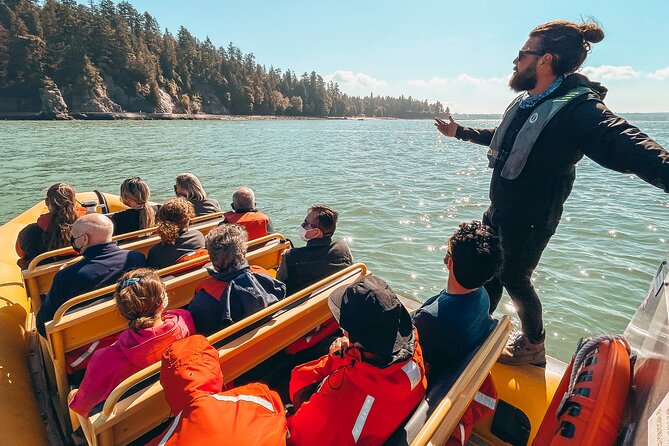 Vancouver City and Nature Waterfront Sightseeing Boat Tour - West Vancouver and Lighthouse Park from the water