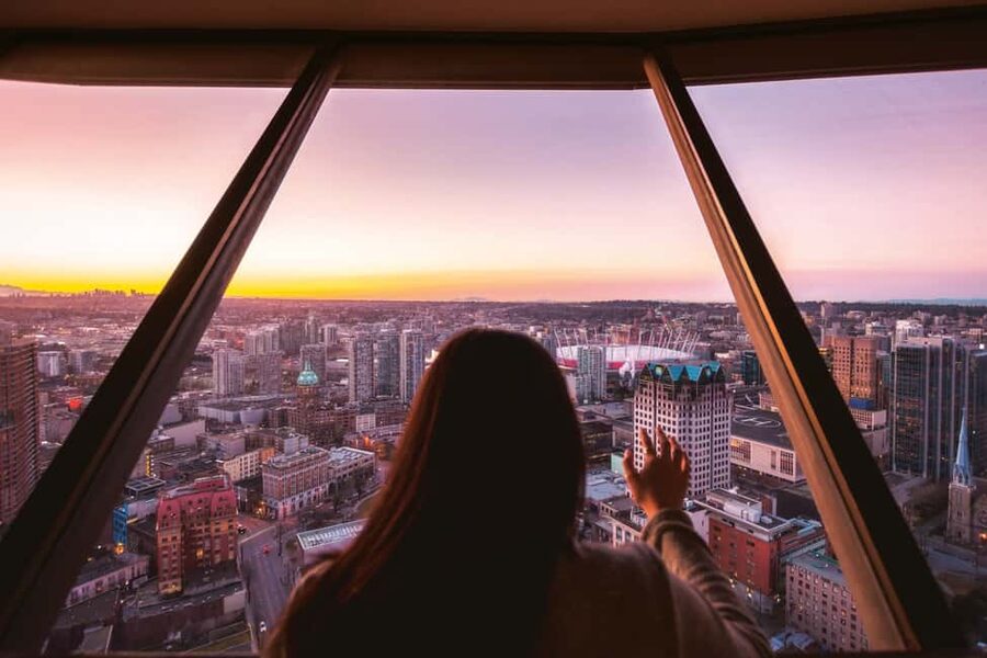 Vancouver: City+Lookout+Capilano Suspension Bridge Ticket - Chinatown, Gastown, and Canada Place from the bus