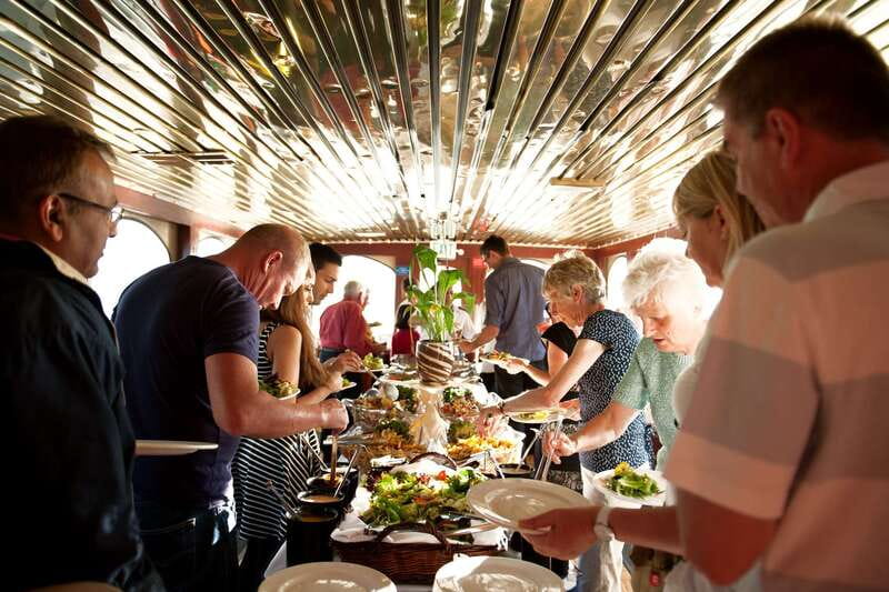 Vancouver: Evening Cruise with Dinner Buffet - Service and the feel of the evening
