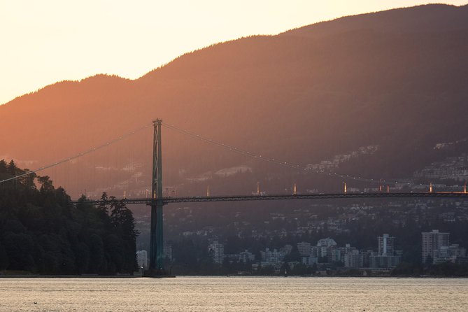 Vancouver Evening Dinner Cruise - Live music adds atmosphere, but this is not a concert