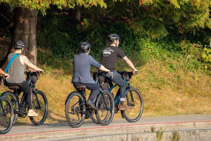 Vancouver: Guided Bike Tour - Granville Island and the 45-minute lunch pause
