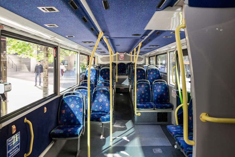 Vancouver: Hop-on Hop-off Sightseeing Tour with 10 Stops - Commentary depends on the bus and the guide