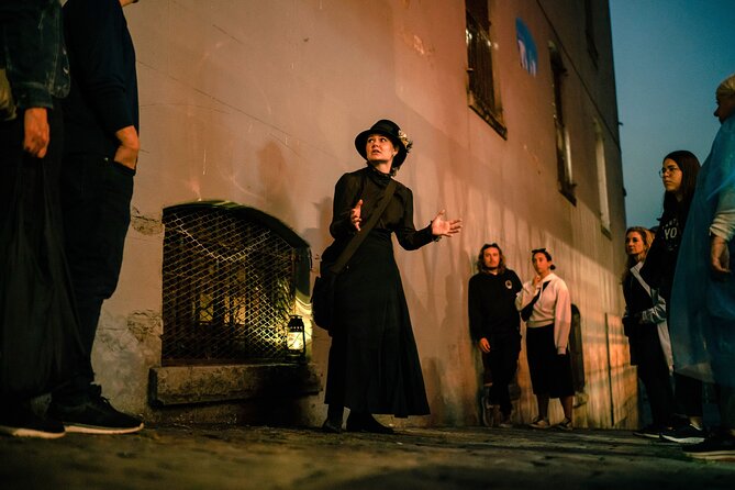Vancouver Lost Souls of Gastown Walking Tour - How the storytelling affects the experience