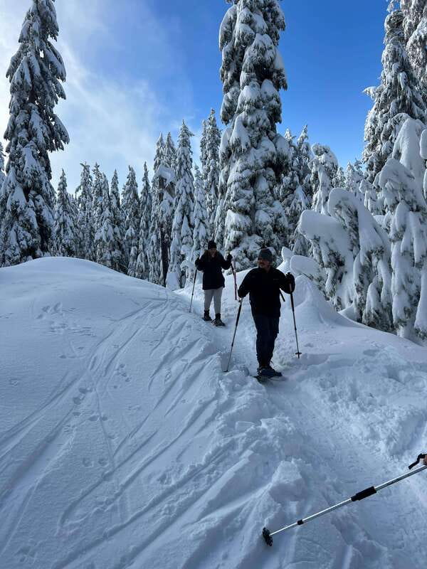 Vancouver: North Shore Mountains Snowshoeing with Transfer - Getting fitted for snowshoes and poles