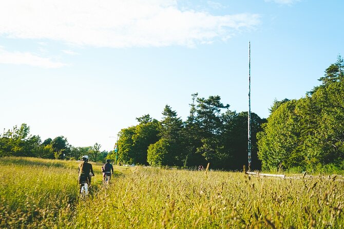 Victoria City Highlights 3 Hour Bike Tour, eBike Upgrade Avail. - Beacon Hill Park and the Mile 0 marker