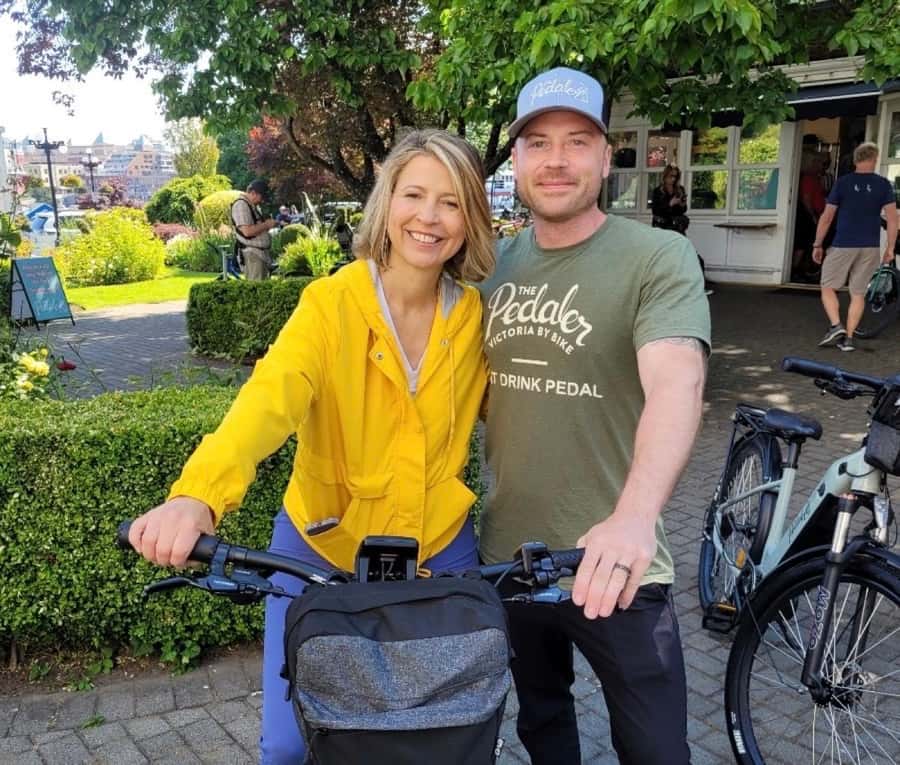 Victoria City Highlights Bike Tour - Castle Hoods & Legends - Chinatown and the narrow turn into Fan Tan Alley