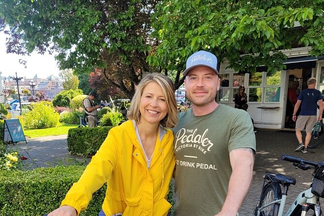 Victoria City Highlights Bike Tour for Cruise Guests - Government House and the role of the lieutenant governor
