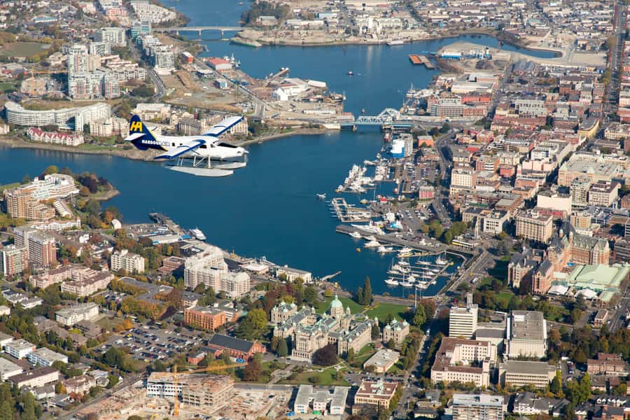 Victoria: Panorama Scenic Seaplane Tour - Finlayson Arm and the return to the harbor