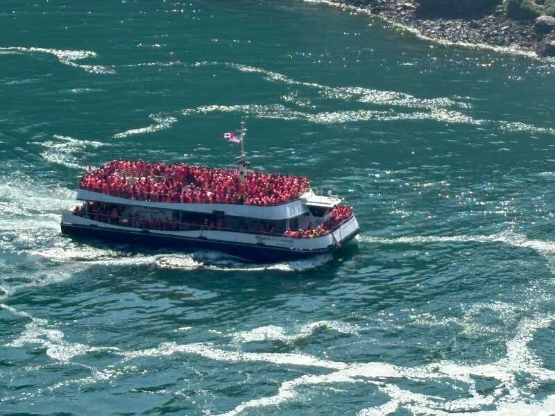 Walking Tour of Niagara Falls Canada and Hornblower Boat - The smart way to see Niagara Falls in 90 minutes