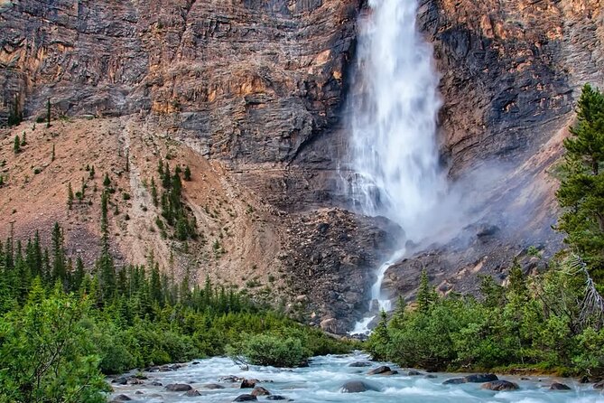 Waterfalls, Lakes & Hidden Gems – Yoho Adventure from Calgary - What the guide adds to the long day