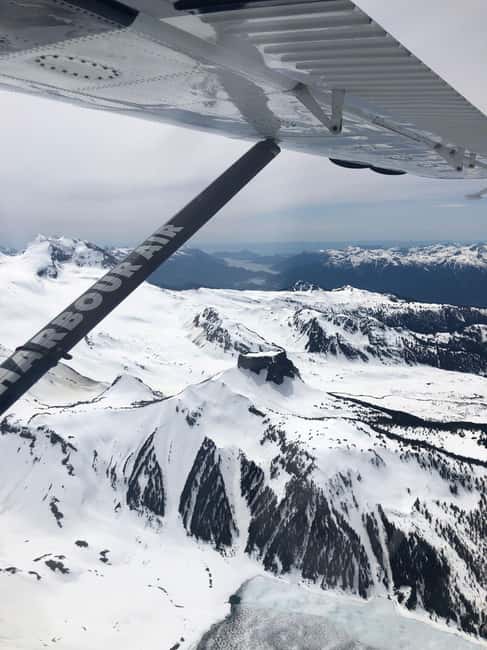 Whistler: Mountains and Glaciers Tour by Seaplane - Pilots and staff shape the mood